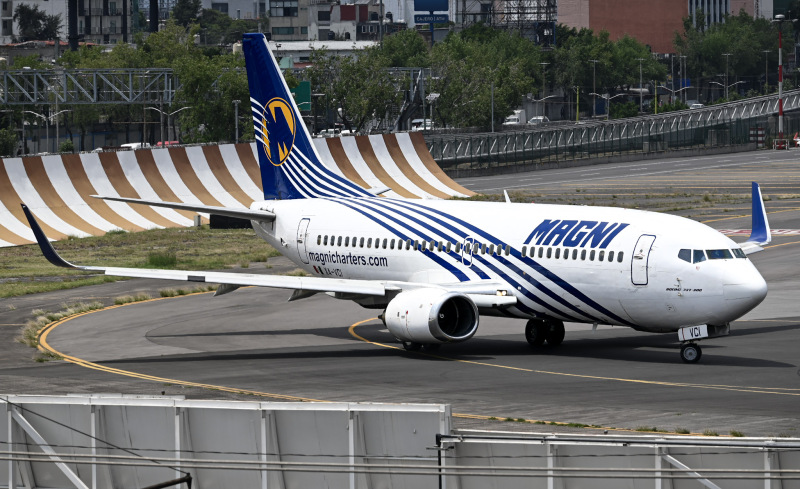 Photo of XA-VCI - Magnicharters Boeing 737-300 at MEX on AeroXplorer Aviation Database