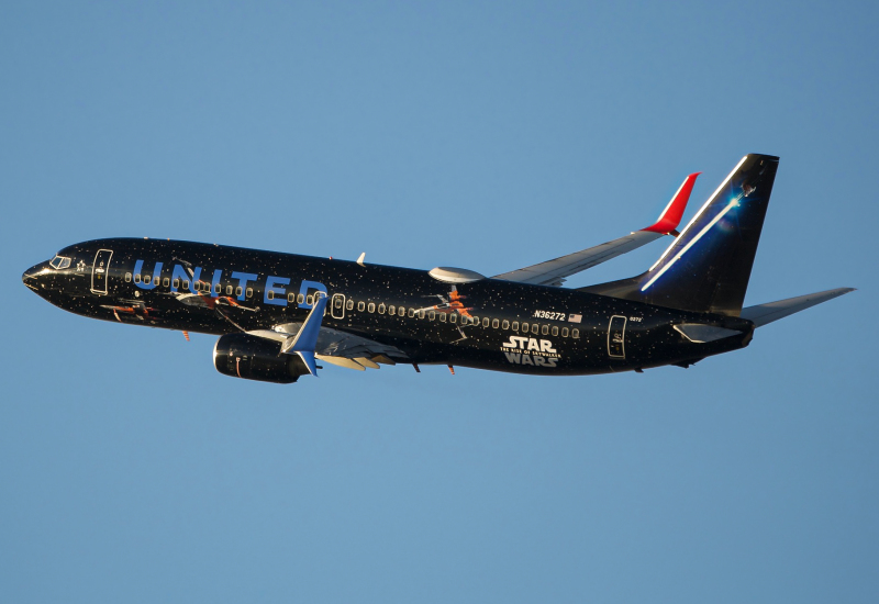 Photo of N36272 - United Airlines Boeing 737-800 at ORD on AeroXplorer Aviation Database
