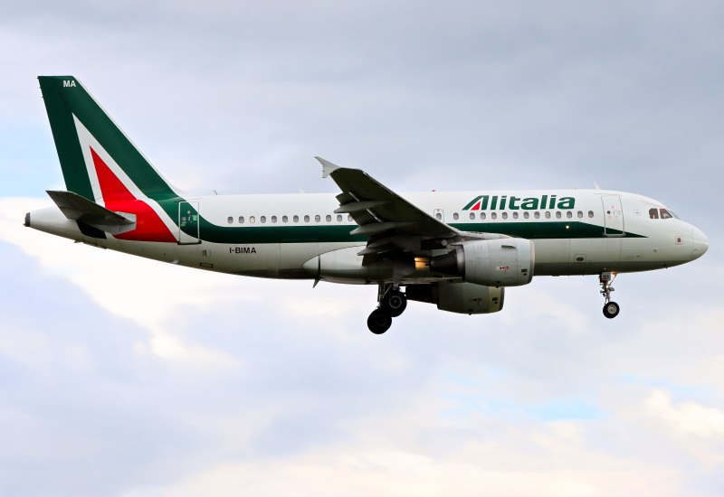 Photo of I-BIMA - Alitalia Airbus A319 at LHR on AeroXplorer Aviation Database