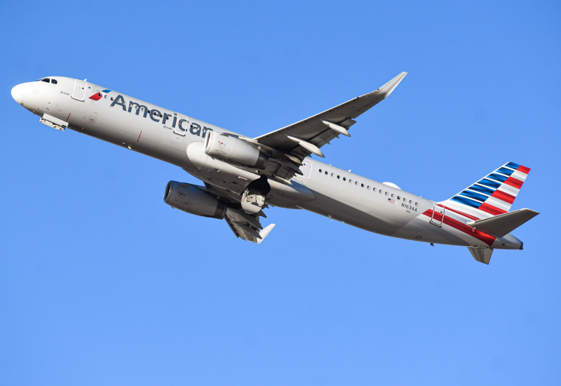 Photo of N163AA - American Airlines Airbus A321-200 at PHX on AeroXplorer Aviation Database