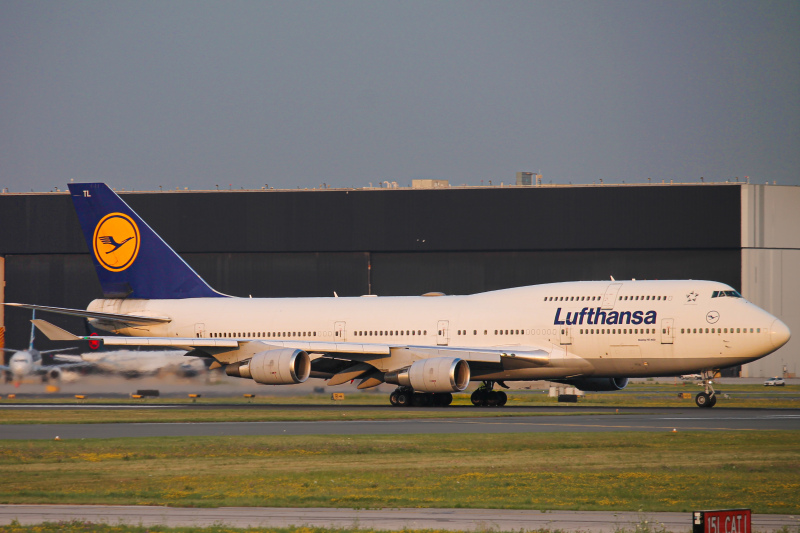 Photo of D-ABTL - Lufthansa Boeing 747-400 at YYZ on AeroXplorer Aviation Database