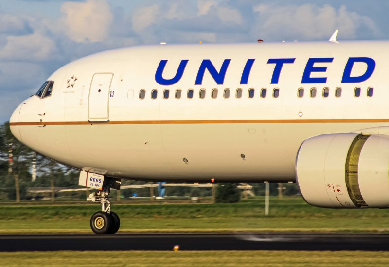 Photo of N669UA - United Airlines Boeing 767-300 at AMS on AeroXplorer Aviation Database