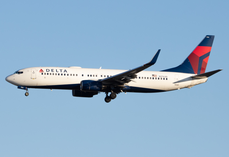 Photo of N3763D - Delta Airlines Boeing 737-800 at EWR on AeroXplorer Aviation Database