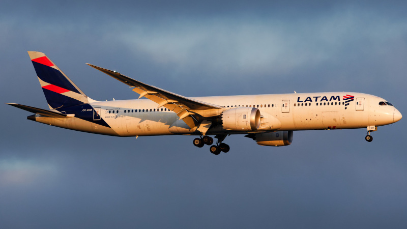 Photo of CC-BGE - LATAM Boeing 787-9 at JFK on AeroXplorer Aviation Database