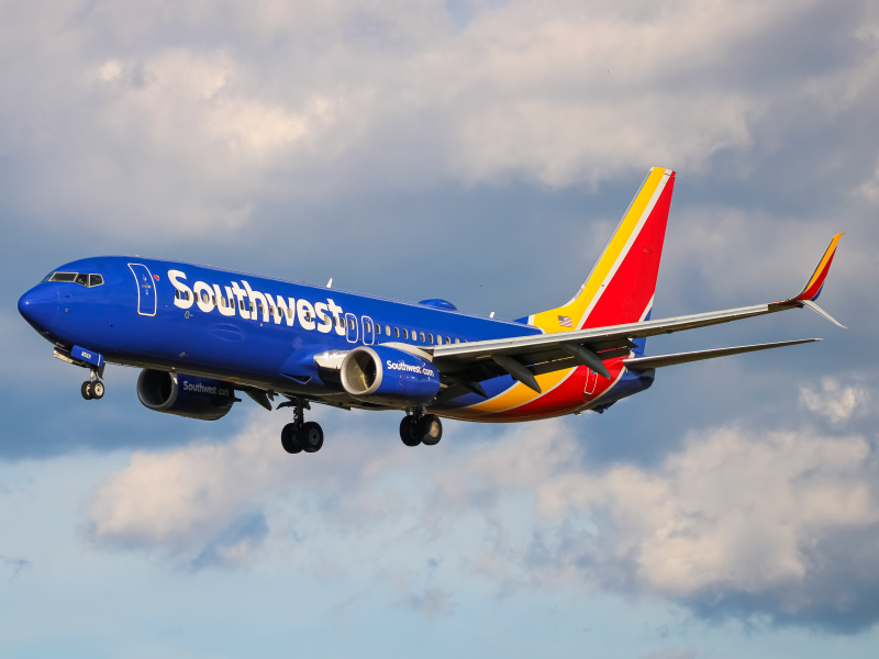 Photo of N8569Z - Southwest Airlines Boeing 737-800 at BWI on AeroXplorer Aviation Database