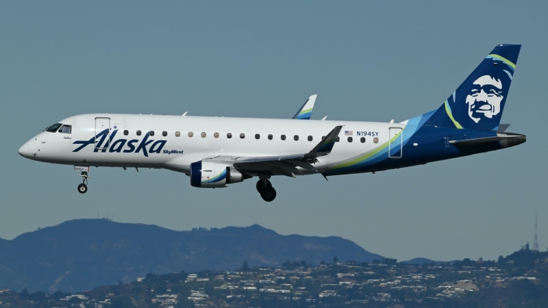 Photo of N194SY - Alaska Airlines Embraer E175 at KLAX on AeroXplorer Aviation Database