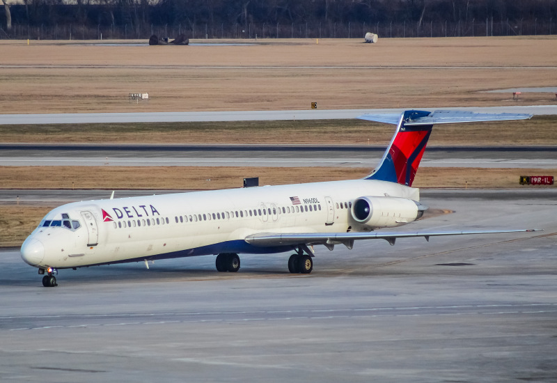 Photo of N960DL - Delta Airlines McDonnell Douglas MD-88 at MKE on AeroXplorer Aviation Database