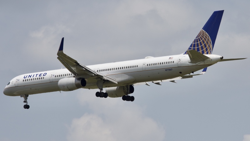 Photo of N77867 - United Airlines Boeing 757-300 at IAH on AeroXplorer Aviation Database