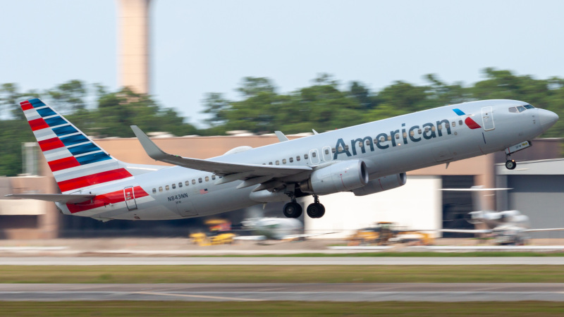 Photo of N843NN - American Airlines Boeing 737-800 at IAH on AeroXplorer Aviation Database