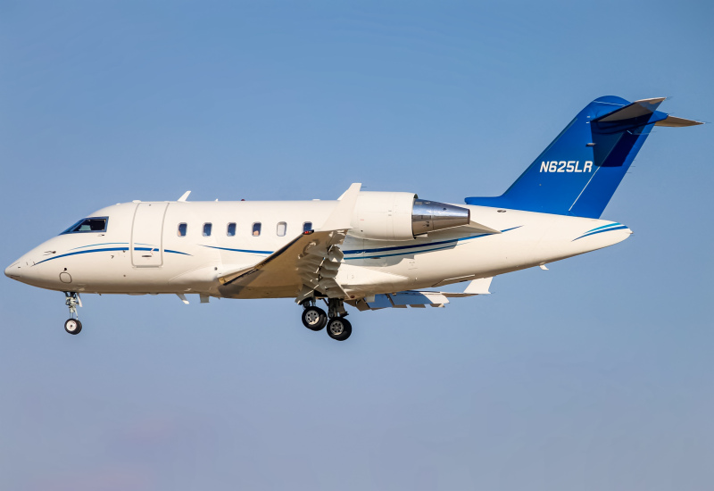 Photo of N625LR - PRIVATE Bombardier Challenger 604 at BWI on AeroXplorer Aviation Database