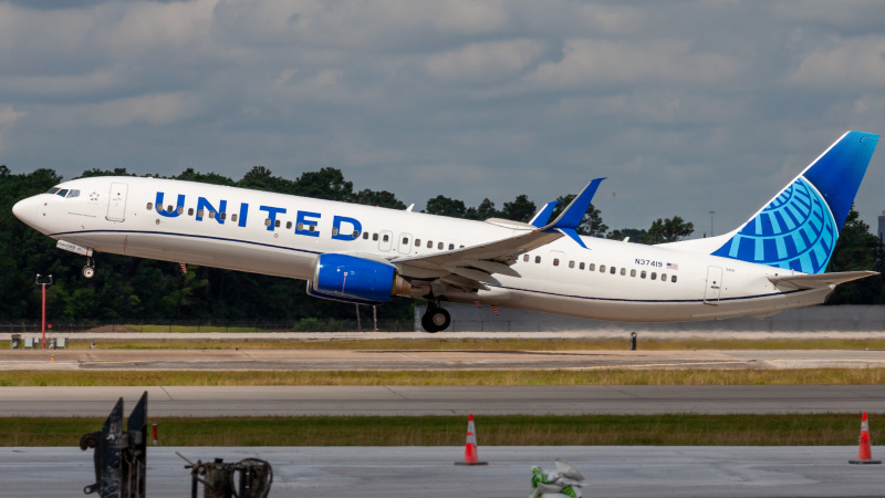 Photo of N37419 - United Airlines Boeing 737-900ER at IAH on AeroXplorer Aviation Database