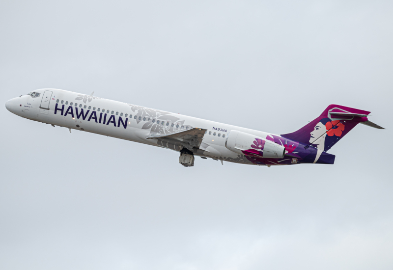 Photo of N493HA - Hawaiian Airlines Boeing 717-200 at HNL on AeroXplorer Aviation Database