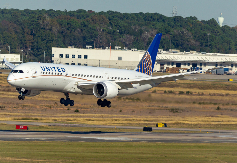 Photo of N13954  - United Airlines Boeing 787-9 at KIAH on AeroXplorer Aviation Database