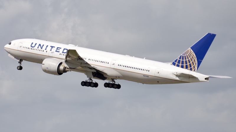 Photo of N37018 - United Airlines Boeing 777-200ER at IAH on AeroXplorer Aviation Database