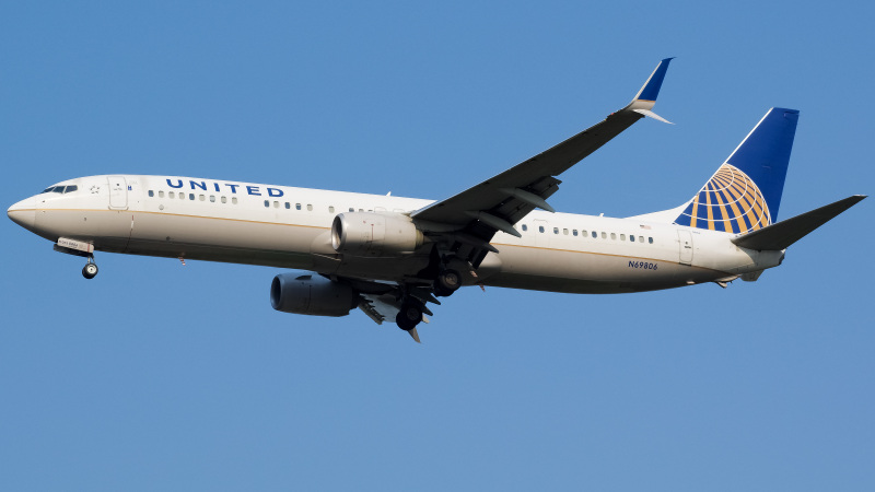 Photo of N69806 - United Airlines Boeing 737-900ER at IAD on AeroXplorer Aviation Database