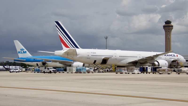 Photo of F-GSQH - Air France Boeing 777-300ER at IAH on AeroXplorer Aviation Database