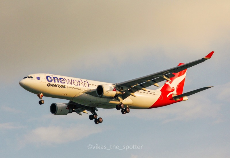 Photo of VH-EBV - Qantas Airways Airbus A330-200 at SIN on AeroXplorer Aviation Database