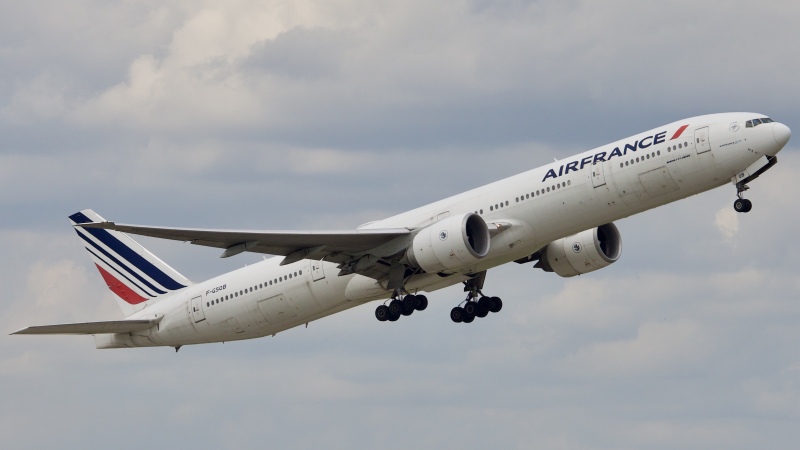 Photo of F-GSQB - Air France Boeing 777-300ER at IAH on AeroXplorer Aviation Database