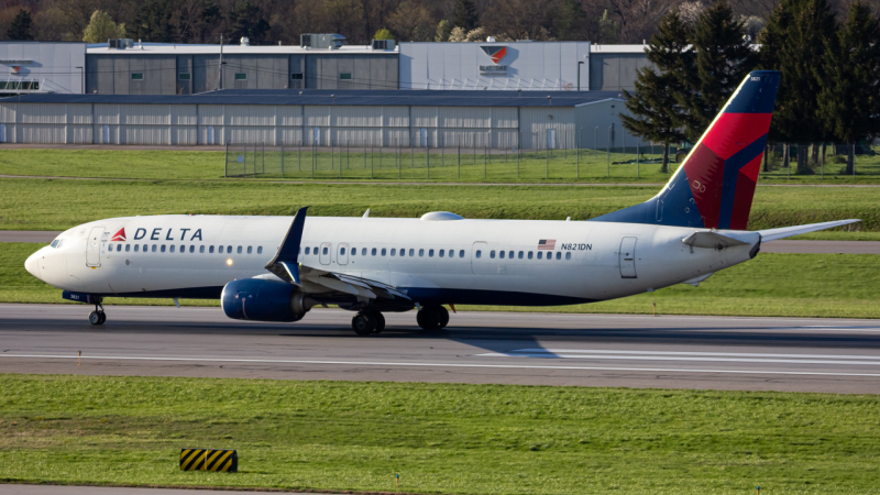 Photo of N821DN - Delta Airlines Boeing 737-900ER at CMH on AeroXplorer Aviation Database