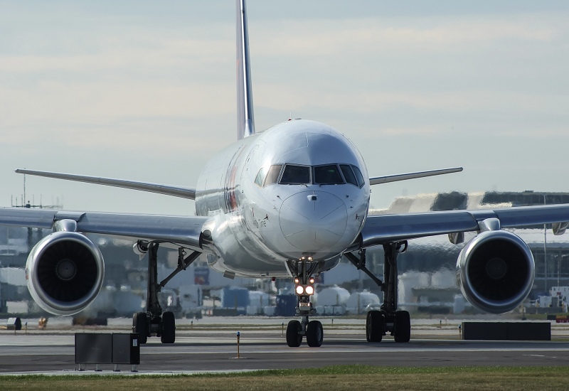 Photo of N926FD - FedEx Boeing 757-200 at MKE on AeroXplorer Aviation Database