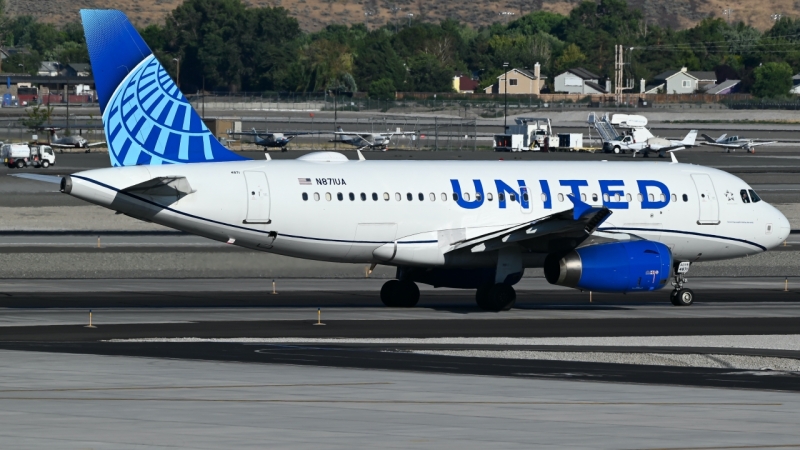 Photo of N871UA - United Airlines Airbus A319 at RNO on AeroXplorer Aviation Database