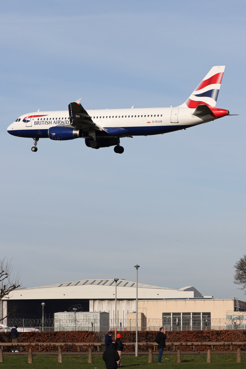 Photo of G-EUUK - British Airways Airbus A320 at LHR on AeroXplorer Aviation Database