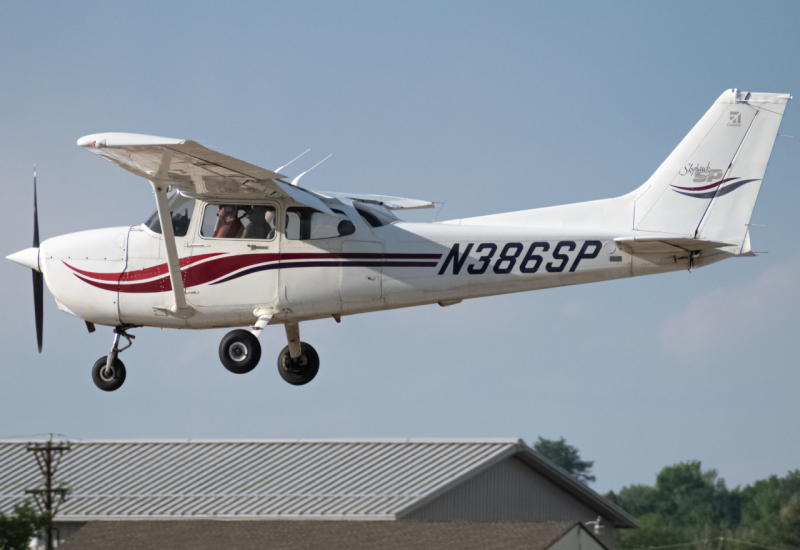 Photo of N386SP - PRIVATE Cessna 172 at LMO on AeroXplorer Aviation Database