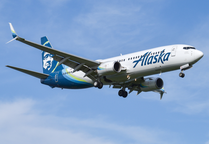 Photo of N581AS - Alaska Airlines Boeing 737-800 at DCA on AeroXplorer Aviation Database