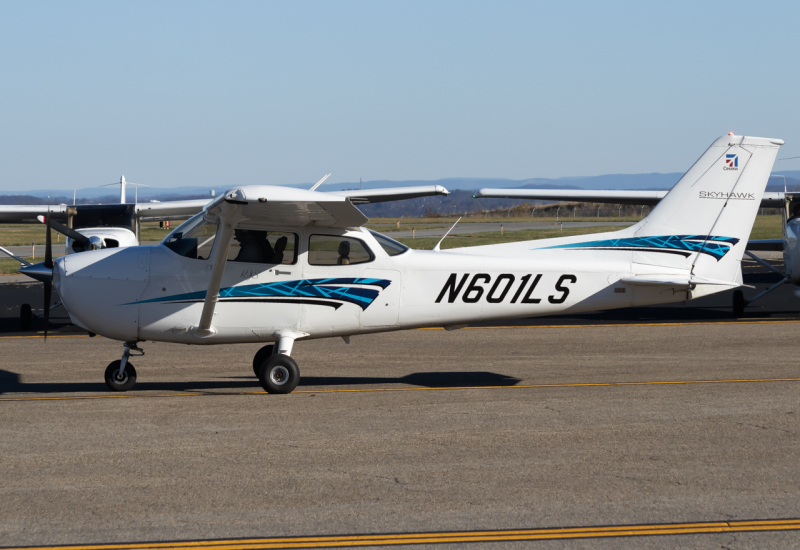 Photo of N601LS - PRIVATE Cessna 172 at AGC on AeroXplorer Aviation Database