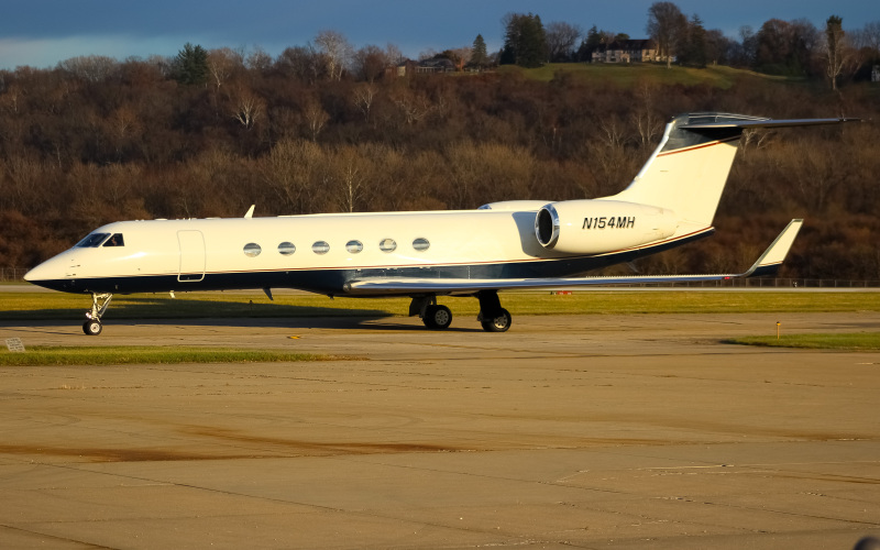 Photo of N154MH - PRIVATE  Gulfstream V at LUK on AeroXplorer Aviation Database