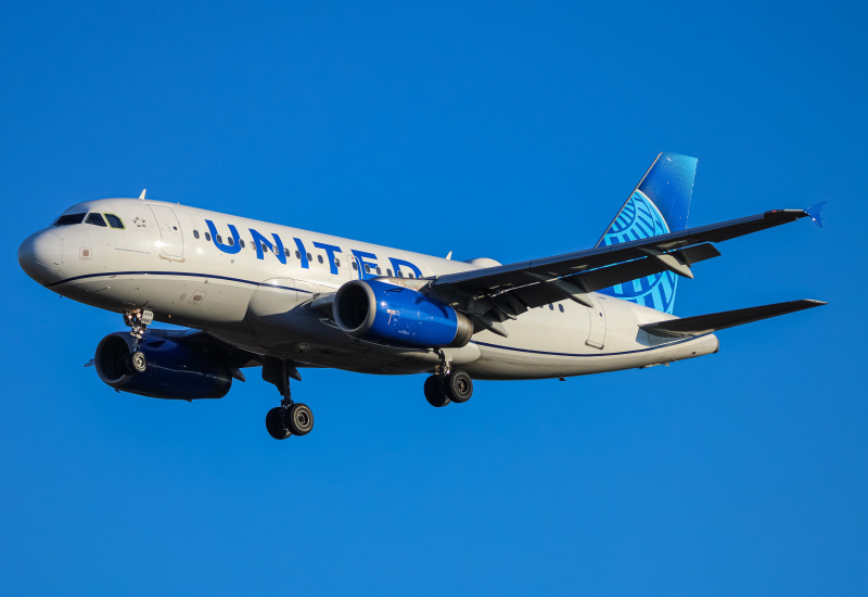 Photo of N882UA - United Airlines Airbus A319 at IAD on AeroXplorer Aviation Database
