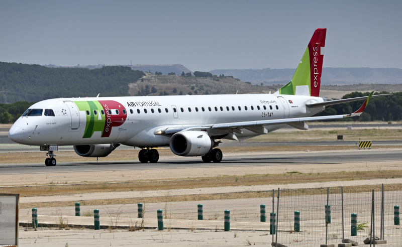 Photo of CS-TAY - TAP Air Portugal Embraer E195 at MAD on AeroXplorer Aviation Database