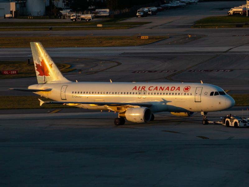 Photo of C-GKOD - Air Canada Airbus A320 at FLL on AeroXplorer Aviation Database
