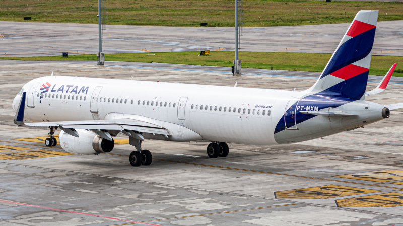 Photo of PT-MXM - LATAM Airbus A321-200 at FLN on AeroXplorer Aviation Database