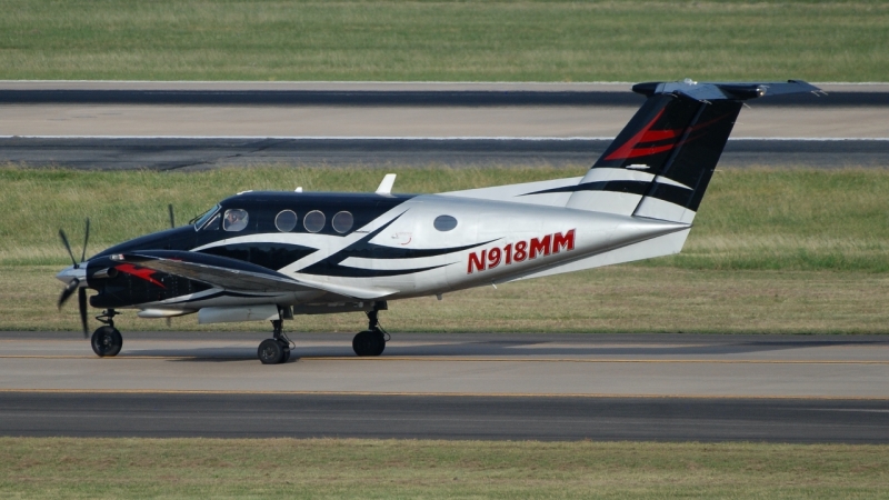 Photo of N918MM - PRIVATE Beechcraft King Air F90 at OKC on AeroXplorer Aviation Database