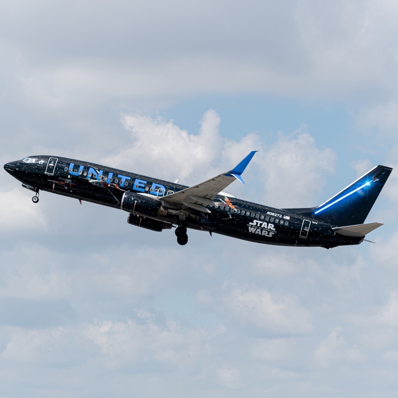 Photo of N36272 - United Airlines Boeing 737-800 at MIA on AeroXplorer Aviation Database