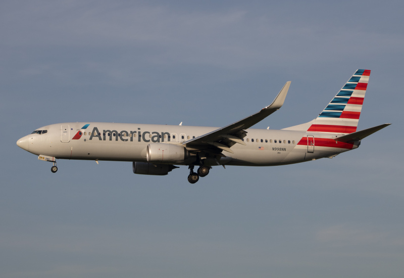 Photo of N998NN - American Airlines Boeing 737-800 at BWI on AeroXplorer Aviation Database