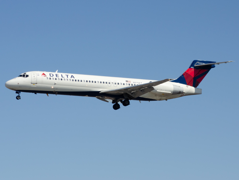 Photo of N971AT - Delta Airlines Boeing 717-200 at EWR on AeroXplorer Aviation Database