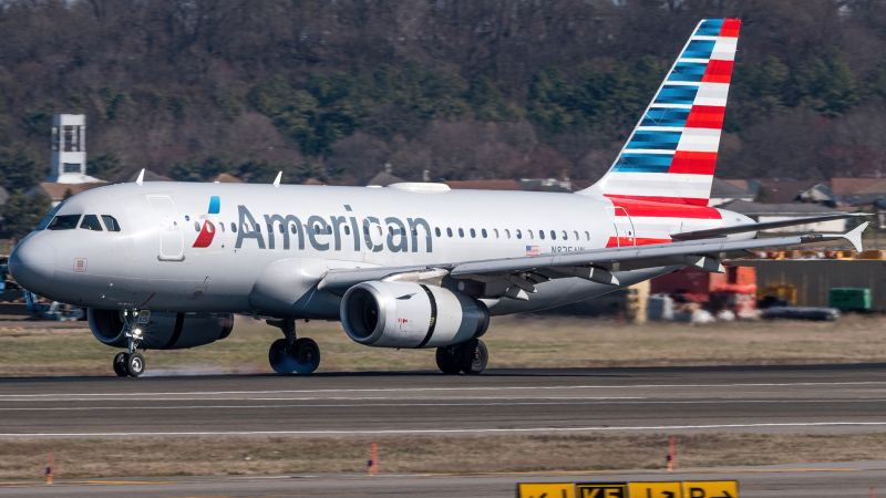Photo of N825AW - American Airlines Airbus A319 at DCA on AeroXplorer Aviation Database