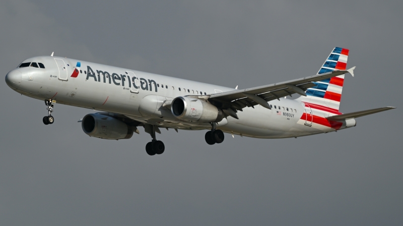 Photo of N980UY - American Airlines Airbus A321-200 at DFW on AeroXplorer Aviation Database