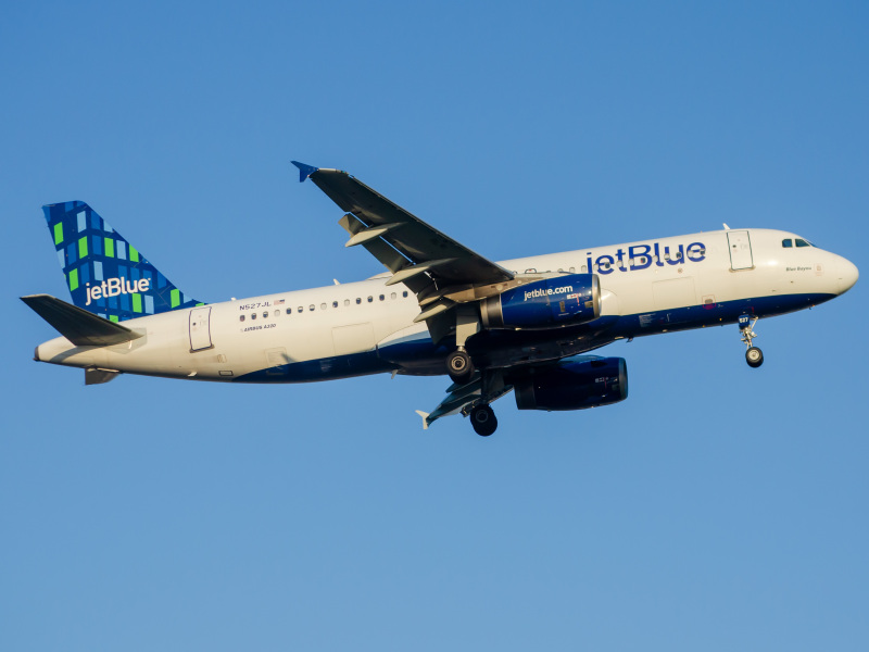 Photo of N527JL - JetBlue Airways Airbus A320 at EWR on AeroXplorer Aviation Database