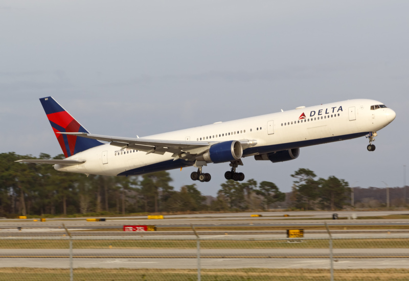 Photo of N827MH - Delta Airlines Boeing 767-400ER at MCO on AeroXplorer Aviation Database
