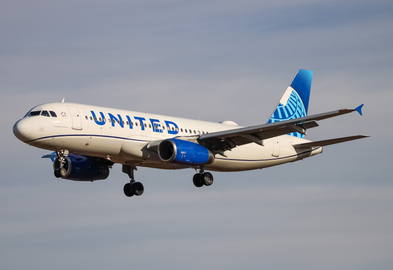 Photo of N455UA - United Airlines Airbus A320 at BWI on AeroXplorer Aviation Database