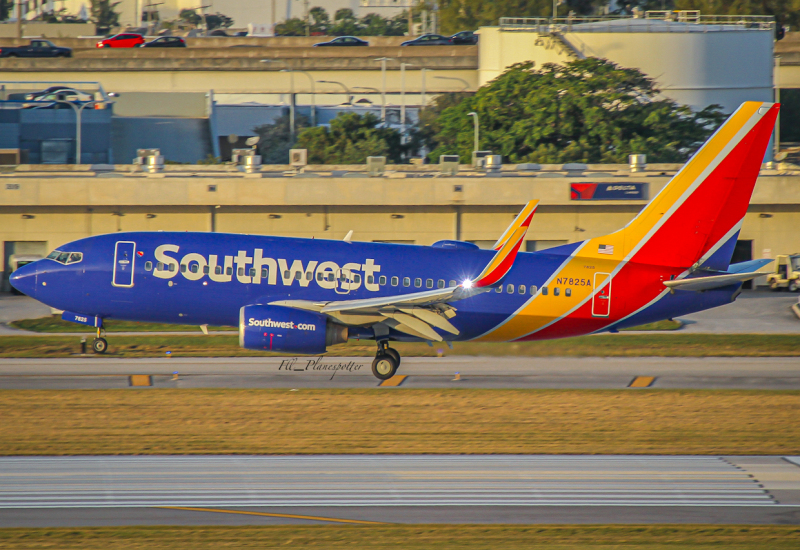 Photo of N7825A - Southwest Airlines Boeing 737-700 at FLL on AeroXplorer Aviation Database