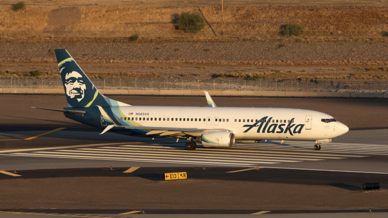 Photo of N586AS - Alaska Airlines Boeing 737-800 at PHX on AeroXplorer Aviation Database
