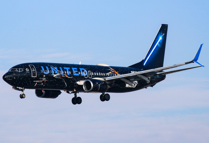 Photo of N36272 - United Airlines Boeing 737-800 at SAN on AeroXplorer Aviation Database