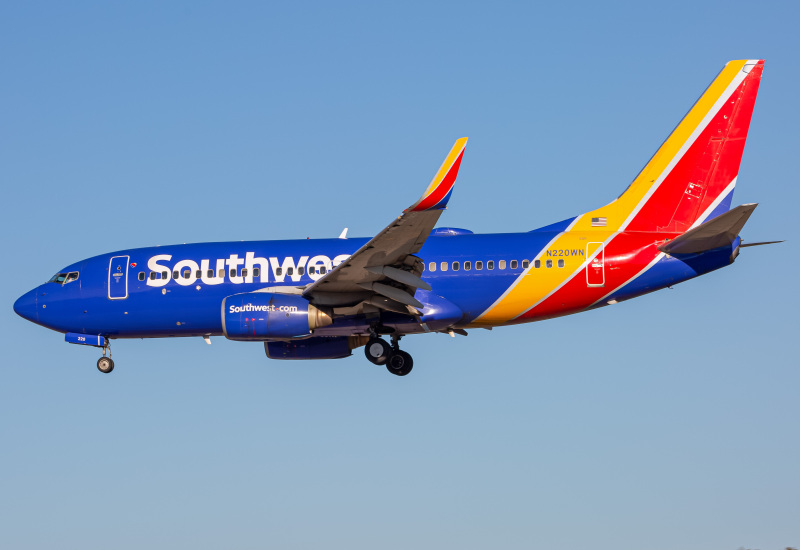 Photo of N220WN - Southwest Airlines Boeing 737-700 at BWI on AeroXplorer Aviation Database
