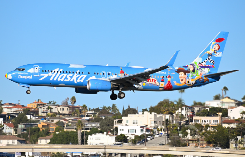 Photo of N537AS - Alaska Airlines Boeing 737-800 at SAN on AeroXplorer Aviation Database