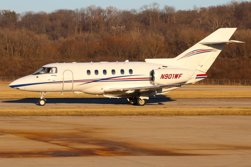 Photo of N901WF - PRIVATE  Beechcraft Hawker 800XP at LUK on AeroXplorer Aviation Database