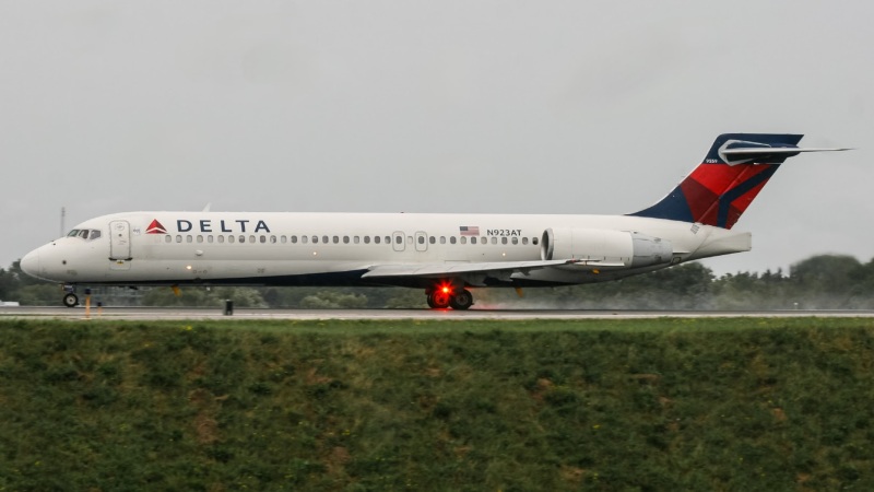 Photo of N923AT - Delta Airlines Boeing 717-200 at BUF on AeroXplorer Aviation Database